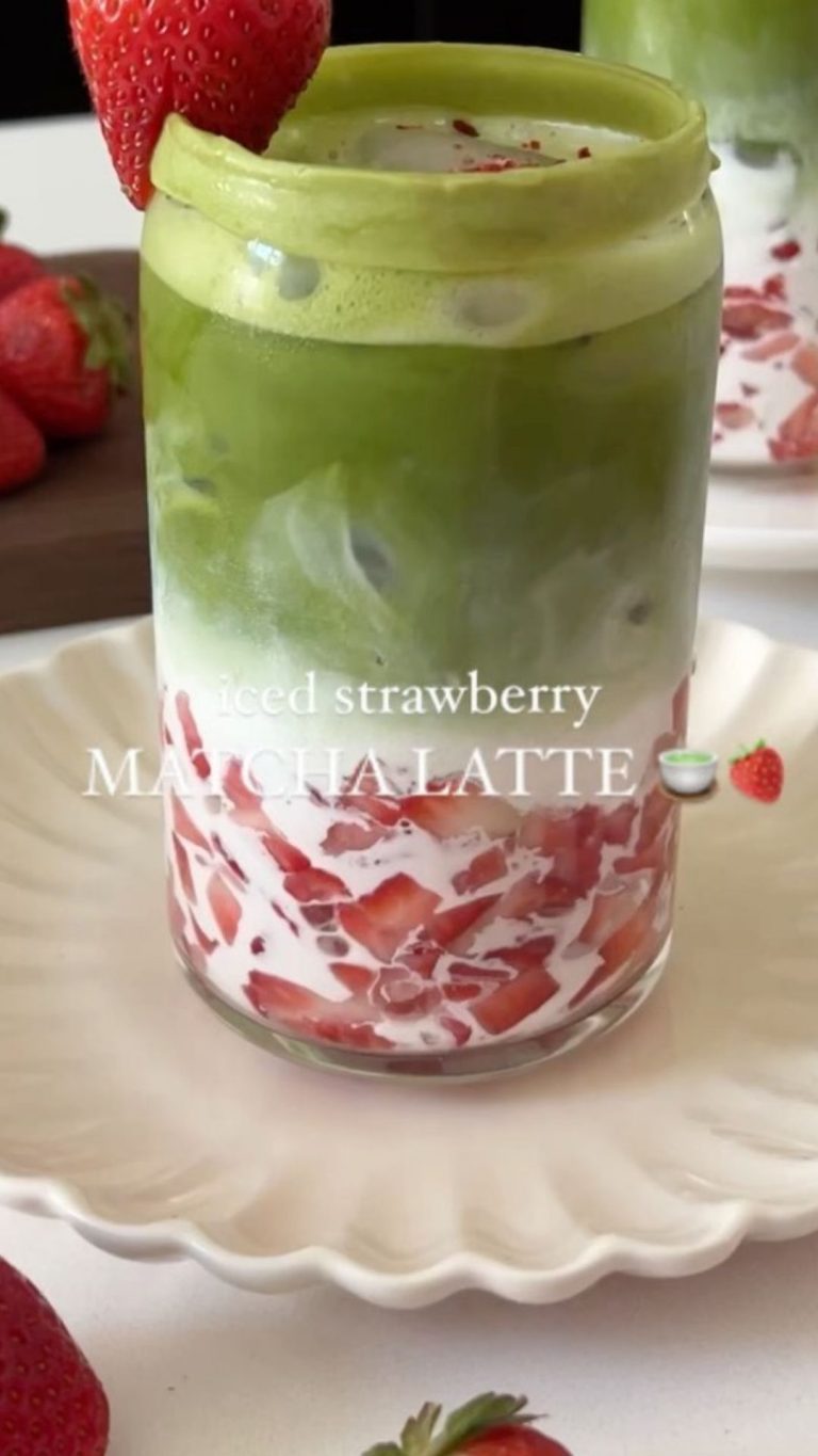 Iced Strawberry Matcha Latte – 9am Chef