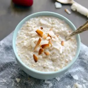 Overnight Oats With Coconut Milk in a mason jar topped with banana and toasted coconut, styled to showcase Coconut Milk Recipes Breakfast, Recipes That Use Coconut Cream, and creamy Coconut Oats; a fresh example of Coconut Healthy Recipes and Clean Simple Eats Coconut Cream Recipes, easily upgraded to High Protein Meals No Dairy, transformed into Coconut Baked Oats, or enjoyed as simple Coconut Milk Overnight Oats.