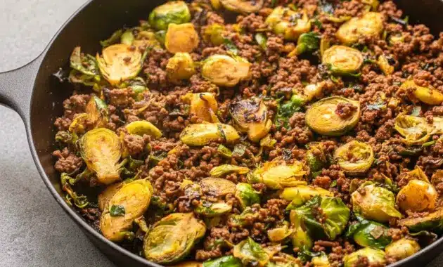 A skillet of Ground Beef and Brussels Sprouts served as a cozy Meal Idea With Ground Beef with tender Brussels sprouts, saucy beef, and a quick homemade dinner vibe.
