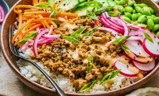 Ground Turkey Rice Bowls with Bang Bang Sauce for Easy Weekday Lunches with rice, veggies, and a creamy spicy drizzle.